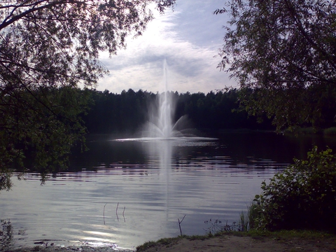 фонтан на лесном озере на Югле ( Сказка )