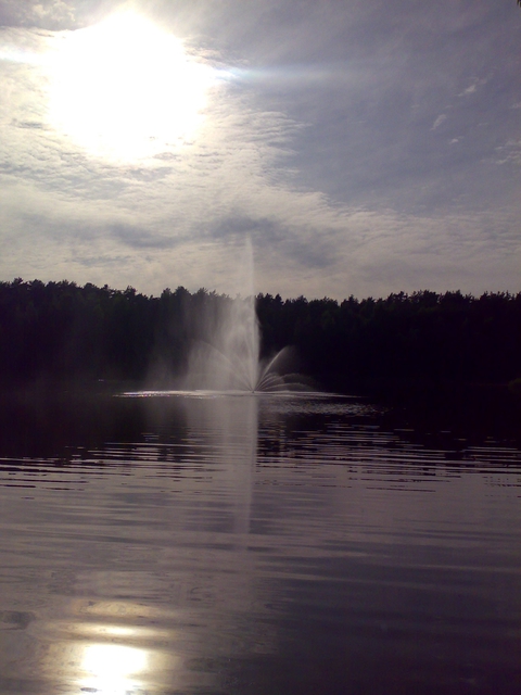 фонтан на лесном озере ( Juglas Ezers )