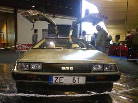 DeLorean DMC-12