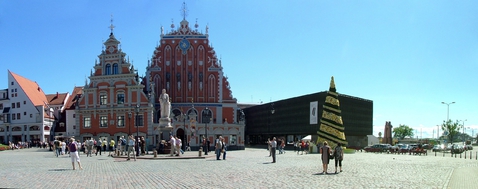 27.06.2010 У дома Черноголовых.