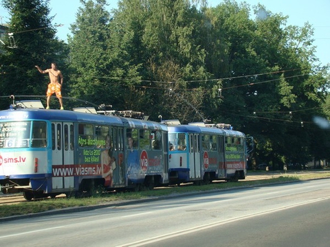 А мне так жарко...