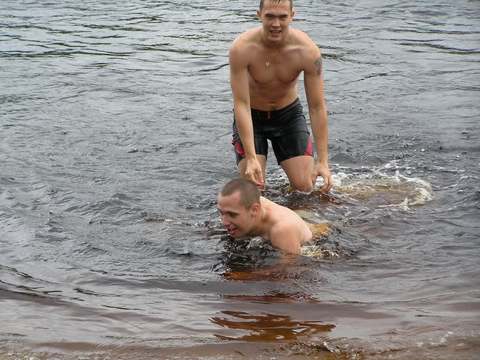 Играем в крокодилов )))