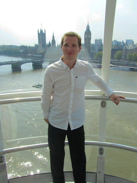 London eye )