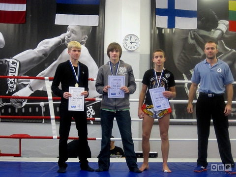 “EST MUAY THAI OPEN, 2010” - по середине..2010.