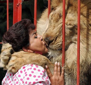 Vari paradīt kādu mīļu bildi, kura dzīvnieki izrāda mīlestību?
