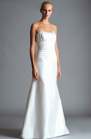 какое свадебное платье подойдет невесте на рост 159 см + 7;8 см каблук?желательно что бы купить в Латвии можно было?