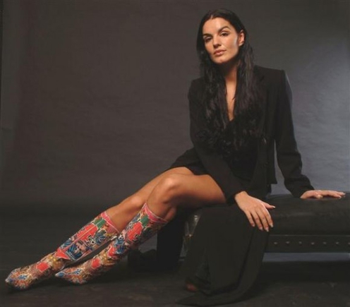 А покажите несимпатичную девушку..