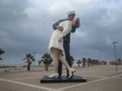 Скульптура Unconditional Surrender виденная мной в порту Civitav