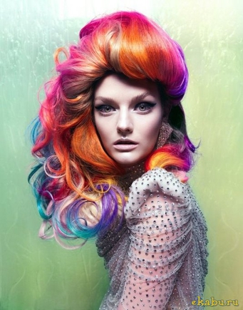 покажите оригинальную покраску волос яркими цветами? 