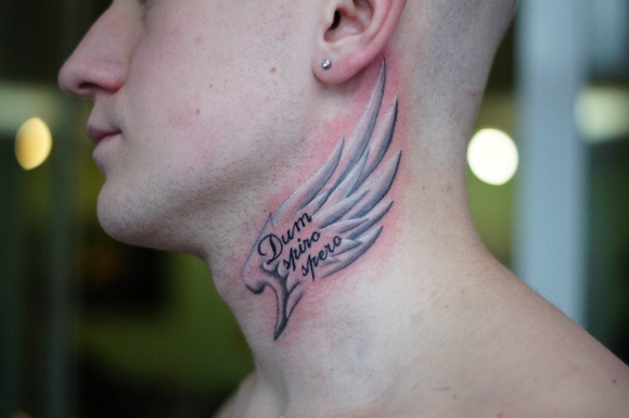 Покажите прикольные красивые татуировки на шею для мужчины?