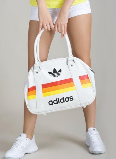 Покажите красивую, весеннюю спортивную сумку для девушки?