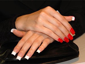 Девушки какой лак для ногтей предпочитаете?Цвет?)