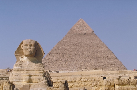 где в повседневной жизни можно встретить геом. фигуру пирамида?