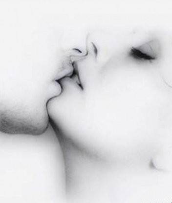 Покажите мне страстный поцелуй):):)