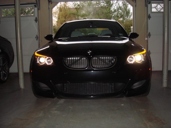 Кините фотки BMW M5 e60 чернова чернова цвета?