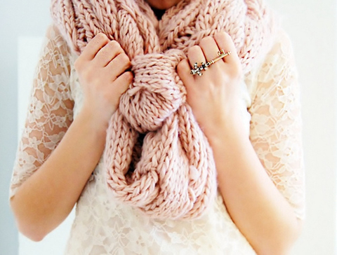 Покажите красивый шарф-хомут, связанный крючком?