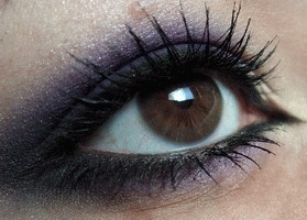 Какого цвета глаза у девушек вам больше нравиться!?