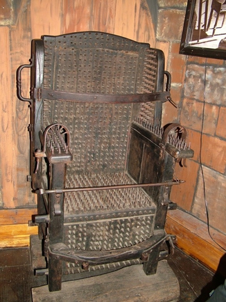Какое кресло вы подарилиб нашему министру Латвии?