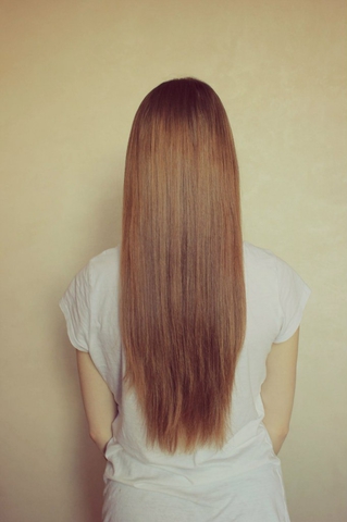 длинные средне вьющиеся волосы у девушки это косомс. а вам какие волосы у девушек кажутся самыми самыми?