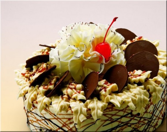 Вкусно выглядящая пироженка - она какая? :))