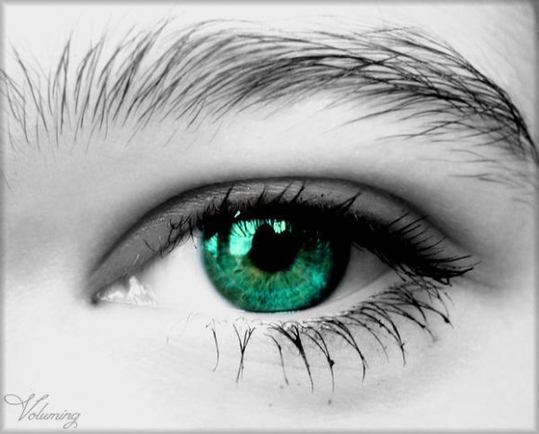 Покажите красивые зелёные глаза?
