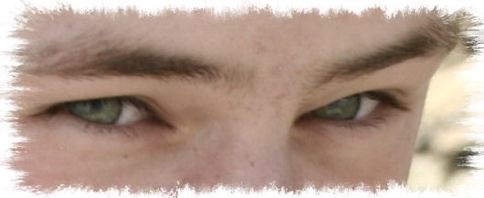 Покажите красивые зелёные глаза?