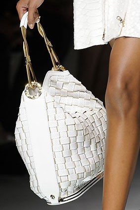 Покажите красивую, белую, летнюю сумку ?