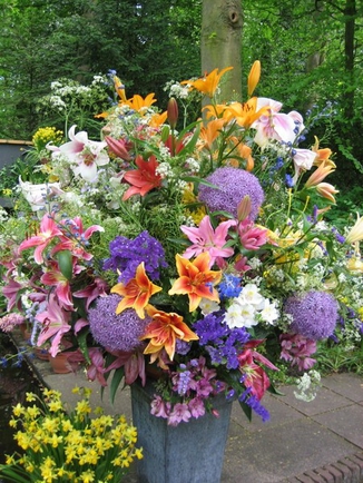 Покажите пожалуста красивый букет цветов?