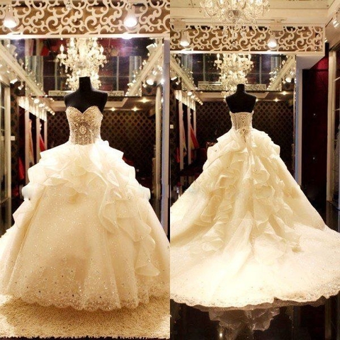 покажите красивое свадебное платье?