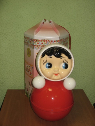 Можете показать типичную русскую игрушку для детей из вашего детства?