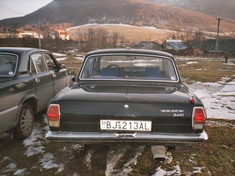 Покажите фото автомобиля ГАЗ-24 сзади(чтобы была хорошо видна выхлопная труба)?