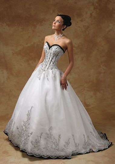 А какое свадебное платье нравиться вам?