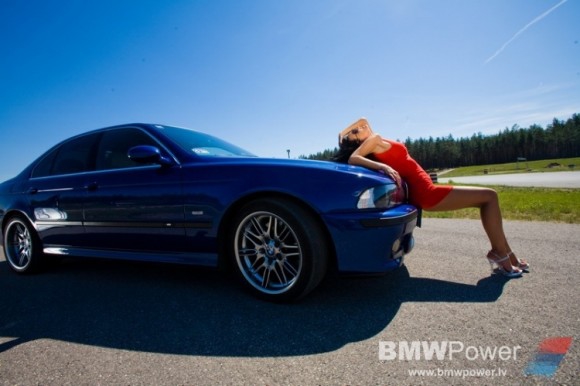 ХоВопрос любителям машин и кравивых девушек см.внутри..