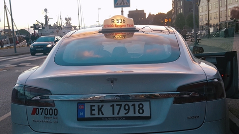 Насинг спешал, просто Тесла такси в Бергене
