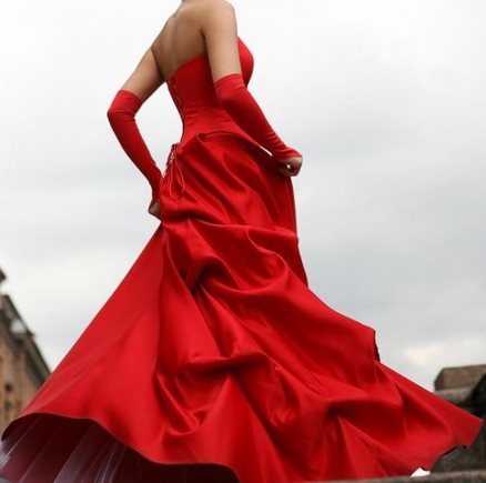 А какое вечернее красное платье нравиться вам?