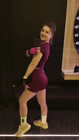 Похвастаюсь жопой, что ли...