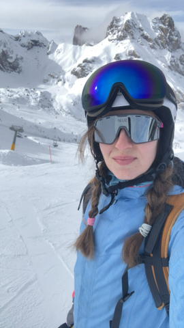 Я ж это, на лыжиках каталась.