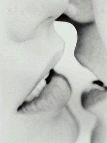 Покажите самый красивый поцелуй?