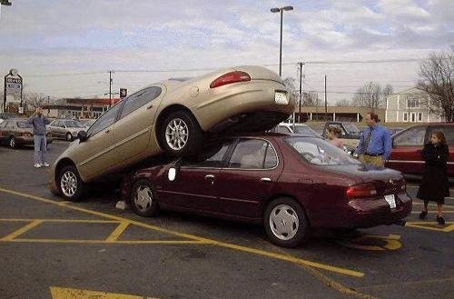 Видели как паркуются девушки??? =)))