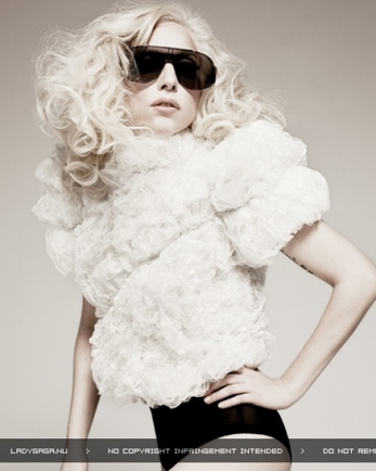 Покажите самую клёвую и стильную фотку Lady Gaga?