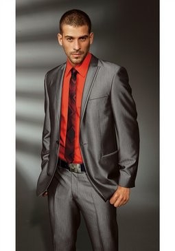 Дайте качественную фотку (хотя бы по пояс) красивого мужчины лет 25-35 в рубашке или костюме. Есть?