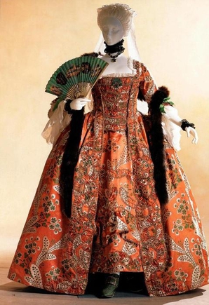а покажите мне платья барышень 18-ого века?