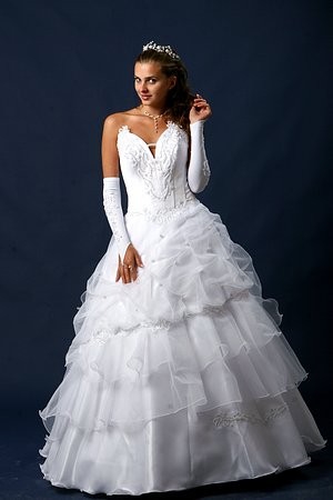 Покажешь красивое свадебное платье?