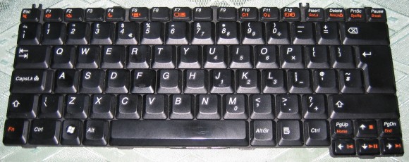 Как выглядит латвийско-английская или латвийско-русская клавиатура? Никогда не видел, просто интеремно.