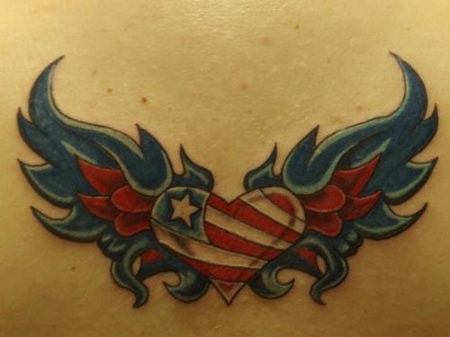 покажите татуировки сердца с крыльями ?