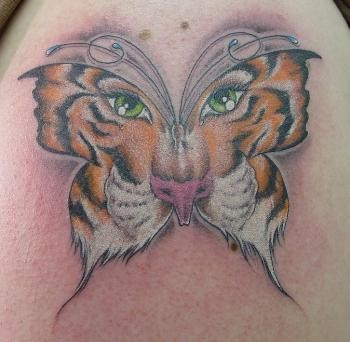 покажите какую нибудь татуировку чтобы был тигр и бабочка!?