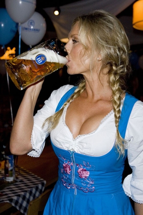 Покажите девушку, которая пьёт пиво )