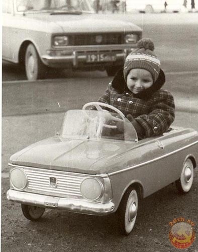 Покажите фотку автомобиля "Москвич 412", только для детей, куда можно было сесть и кататься ?