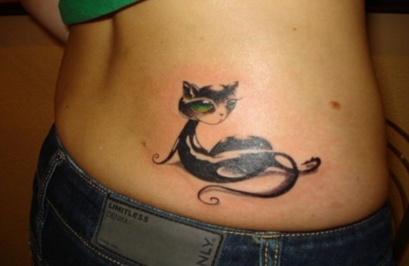 покажите красивую татуировку кошки(желательно идущей или кродящейся т.к. тату для шеи)