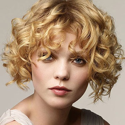Покажите пожалуйста красивый золотисто-пшеничный цвет волос у девушки?